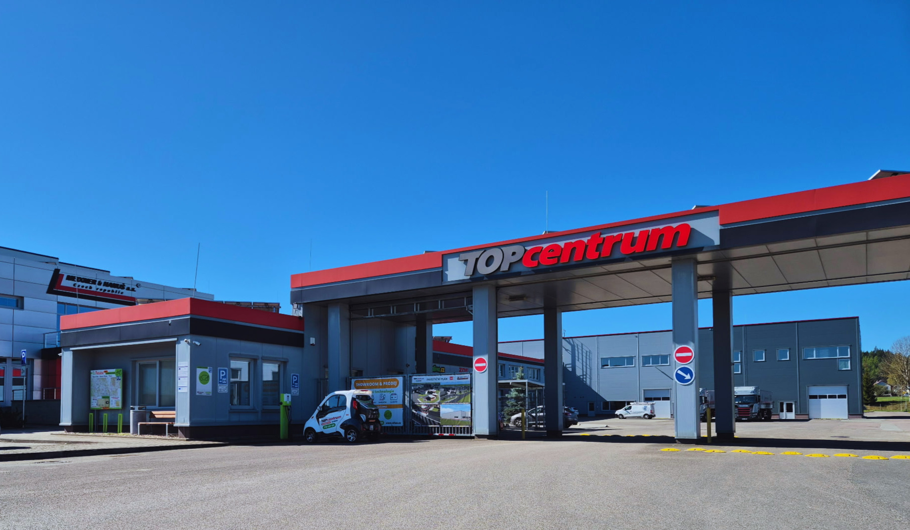 Vjezd do areálu TOP centrum